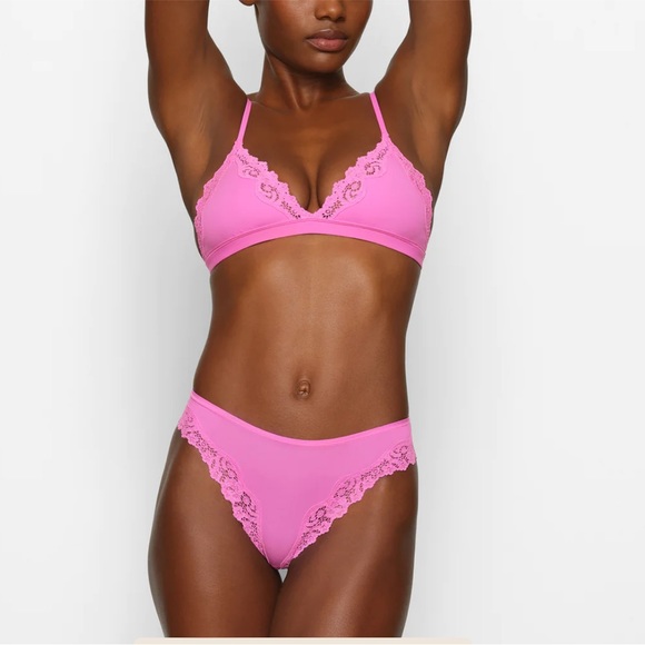 Fits Everybody Lace Tanga - Picture 2 of 13